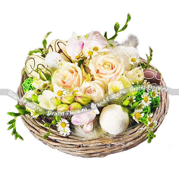 Пасхальное гнездо – композиция из роз и яиц